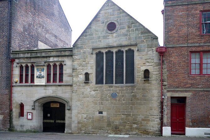 1-Hour and a Half Walking Guided Tour in Medieval Newcastle - Group size, walking pace, and the physical reality