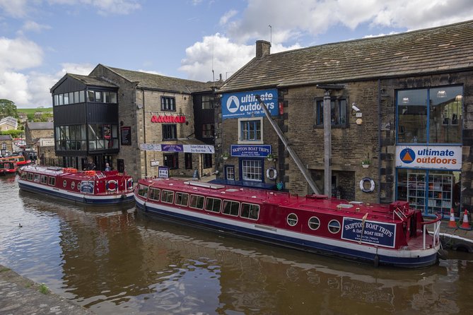 1-Hour Public Cruise - Seating, families, and comfort on a boat up to 56 people