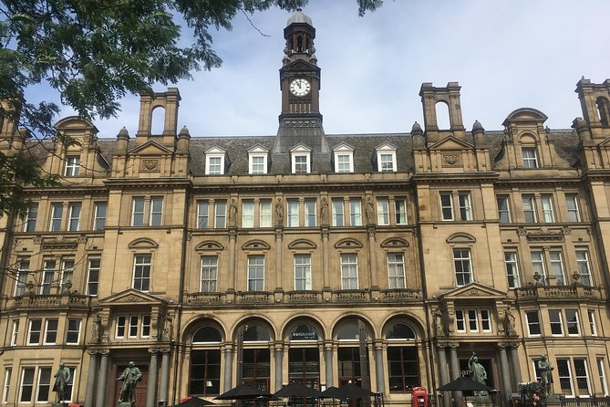 2 Hour Leeds Highlights Walking Tour - Town Hall and civic pride, with one ticket you may skip
