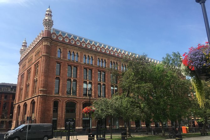 2 Hour Leeds Highlights Walking Tour - Millennium Square and Leeds Art Gallery: culture with zero entry stress