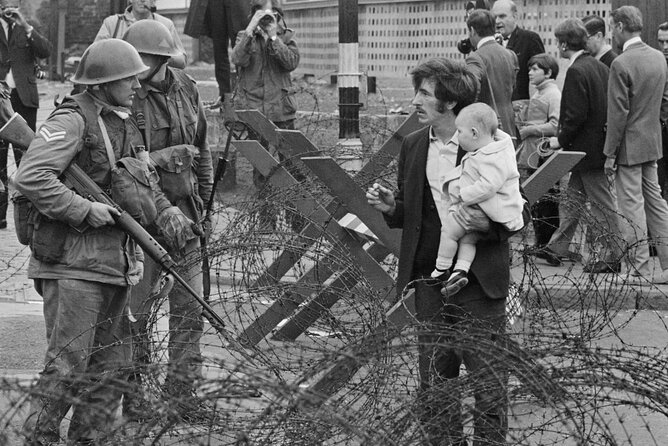 2 hours Belfast Original Drivers The Troubles Black Taxi Tour - What the Guides Do With the Story, and Why It Matters