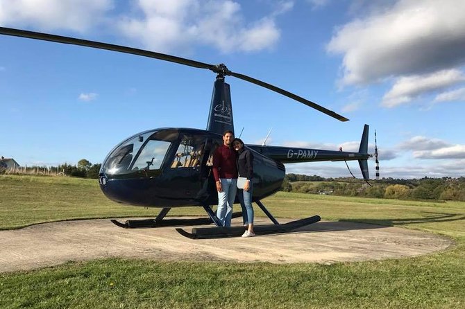 35 minute London Sightseeing Flight for 2 with Champagne - Your aerial route over London, Tower of London included