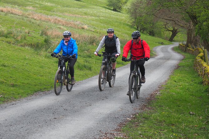 6hr Small Group Peak District eBike Tour - The Village With Historic Buildings and Bridges, Plus a Refreshment Break