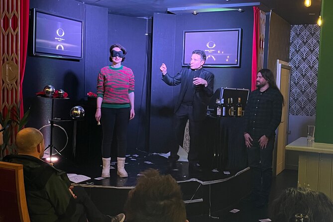 90 Minute Family Close-Up Magic and illusionism Show in Blackpool - Accessibility, Transport, and Who This Is Best For