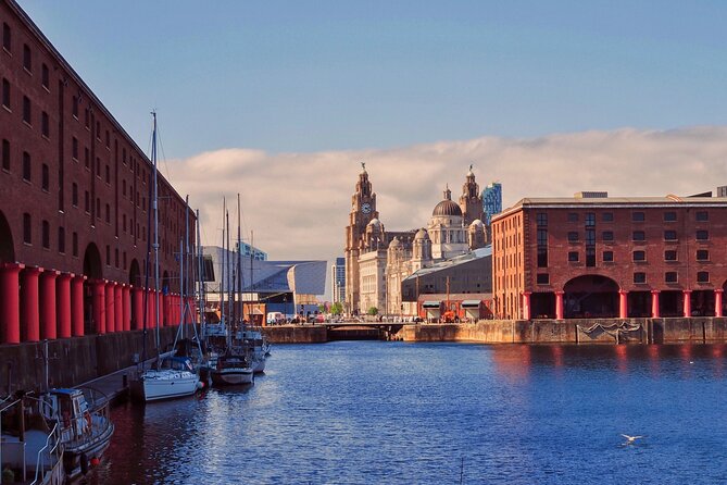A Walk Through Time: History of Liverpool Walking Tour - Ending back at the waterfront: finishing at Queen Victoria Monument and the Three Graces