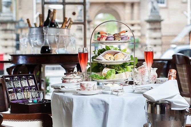 Afternoon Tea at The Rubens at the Palace, Buckingham Palace - Getting seated in the Palace Lounge and nailing the smart-casual dress code