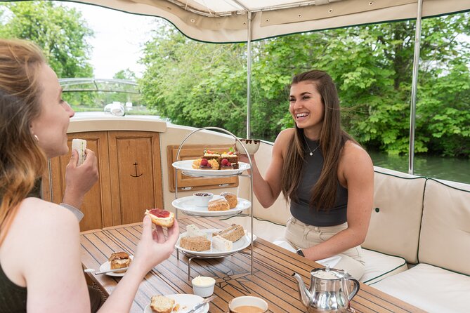 Afternoon Tea Sightseeing River Cruise in Oxford - Folly Bridge To Christ Church Meadows, Oxford at River Speed