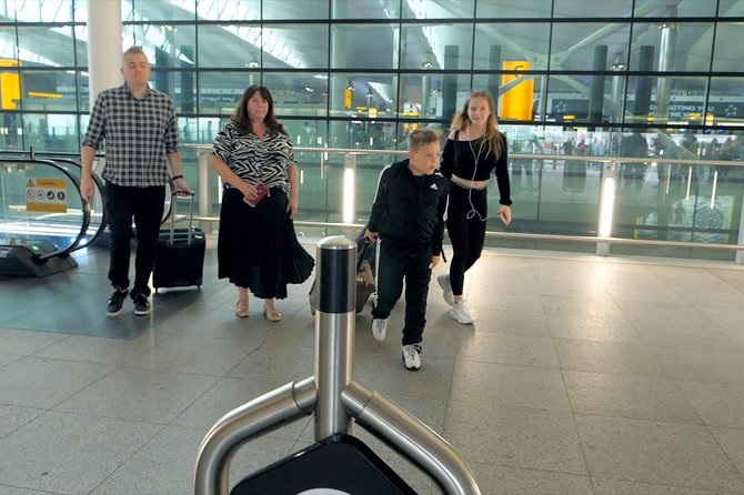 Airport Coach Service from Oxford to Heathrow - Onboard Comfort: Wi-Fi, Charging, Toilets, and Seating