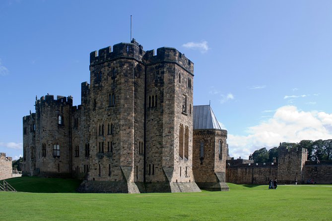 Alnwick Castle, Northumberland and Borders Tour with Admission - Kelso Abbey and the Border Town Stroll That Sets the Theme