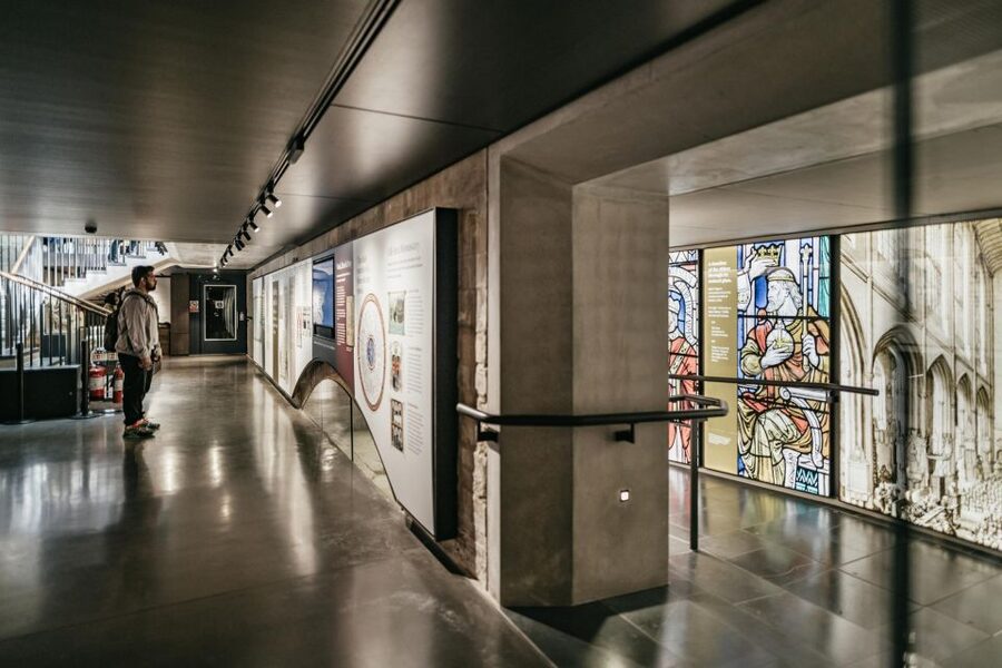 Bath: Bath Abbey and Discovery Centre Entry - Talk to the chaplains and stewards while it is still a church
