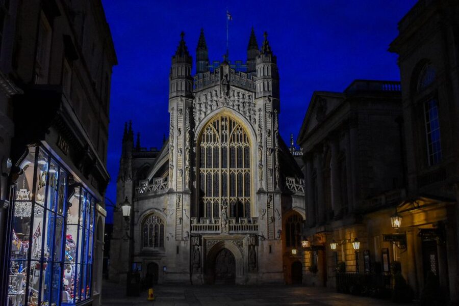 Bath: Guided Ghost Tour - Bath Abbey as your launch point, costume and all