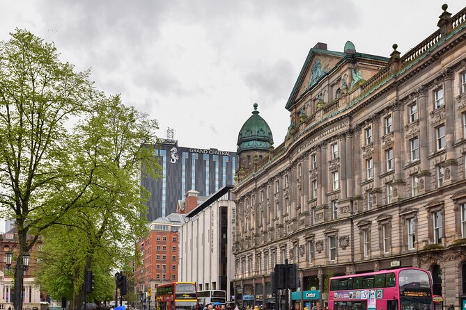 Belfast Centre Food Tour of 12+ Local Irish Dishes & Drinks - Drinks and the half-pint decision: Guinness vs craft beer