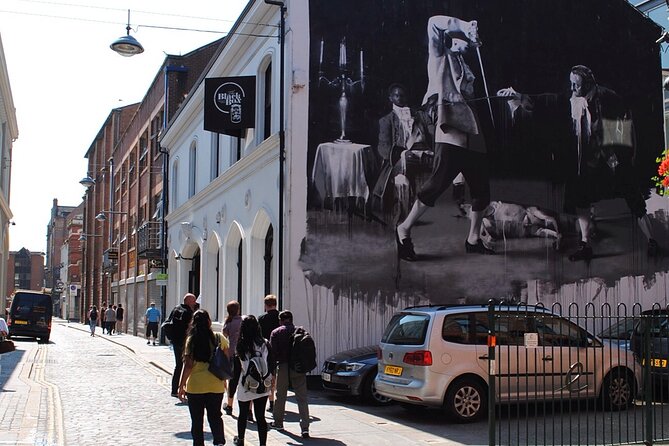 Best of Belfast Walking Tour - The Belfast Entries: an outdoor art gallery of the oldest city lanes