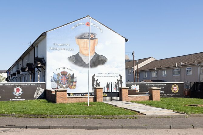 Black Taxi Tour and Crumlin Road Gaol tour Combo - Photo Planning and Respectful Touring Tips