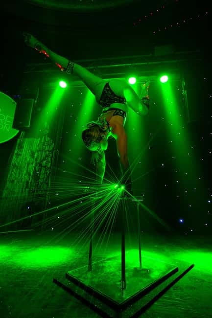 Brighton: Cabaret Carousel Show Ticket - Dining Options and Drink Packages: What You Actually Get