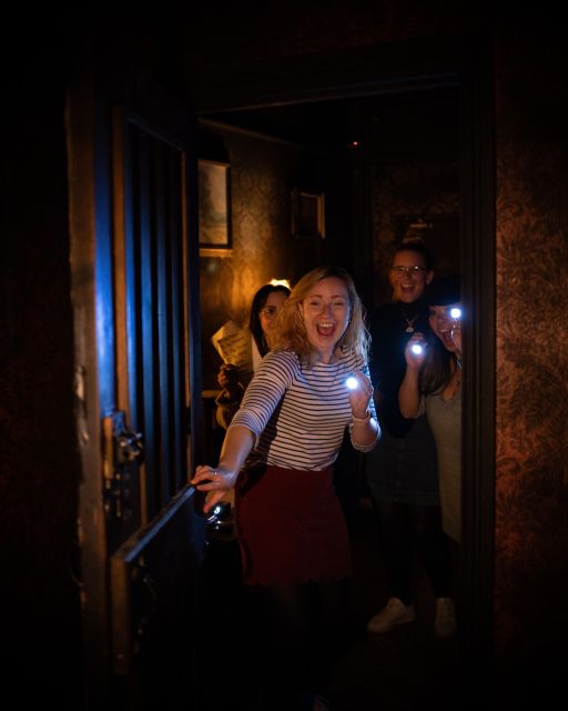 Brighton: The Prince's Panic Murder Mystery Experience - The renovated mansion rooms: how clue hunting really works