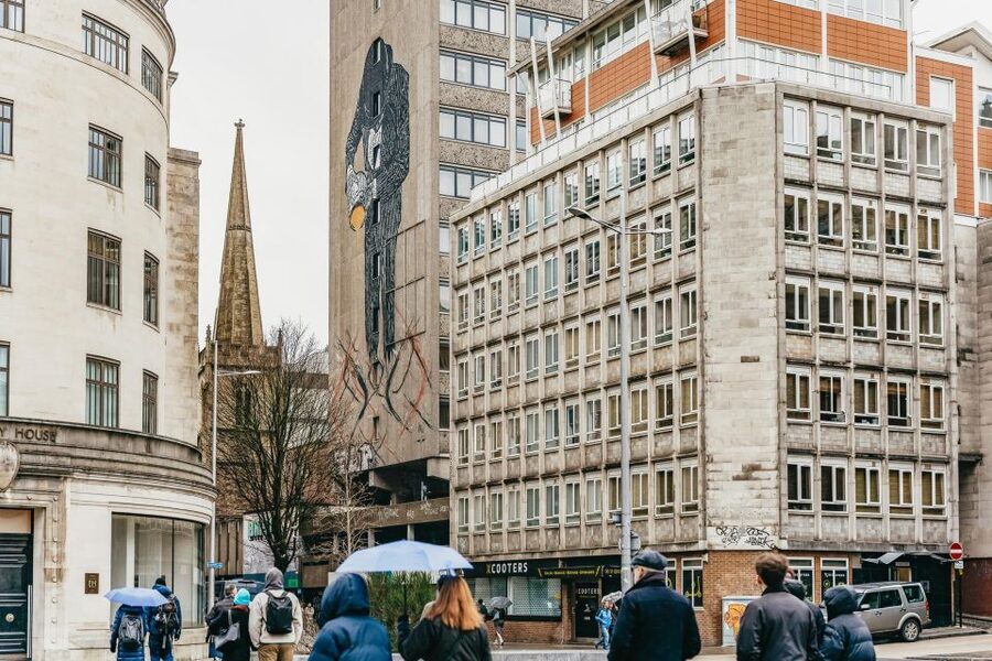 Bristol: Blackbeard to Banksy Guided Walking Tour - Llandoger Trow, Queen Square, and Pero’s Bridge: trading past to quiet corners