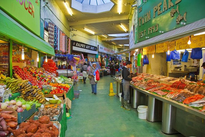 Brixton Market Tour with African and Caribbean Cuisine - Stop 1: The David Bowie Memorial Photo Moment