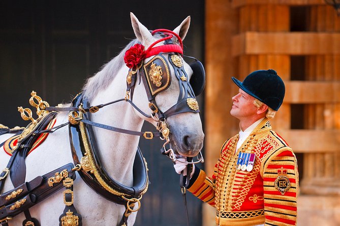 Buckingham Palace: Admission ticket to The Royal Mews - Guides and the Multimedia Guide, from Jeremy and Isabelle