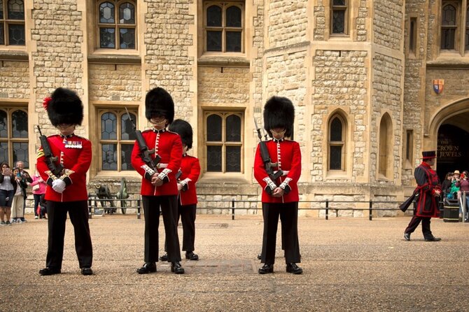 Buckingham Palace & Changing of the Guard Experience - Clarence House: Where the Current Royal Household Lives