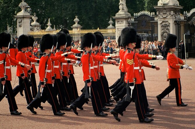 Buckingham Palace & Changing of the Guard Experience - Changing of the Guard, the Real Schedule, and the Crowd Factor
