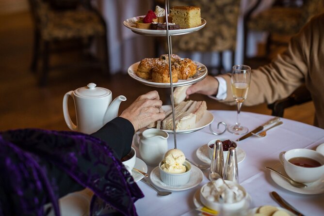 Buckingham Palace, St James Palace & Tea at Kensington Palace - Green Park to St James’s: getting away from the crowds fast