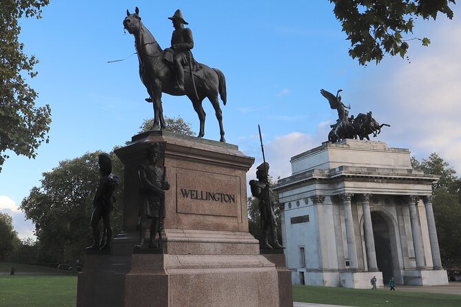 Buckingham Palace, St James Palace & Tea at Kensington Palace - Bomber Command Memorial and Apsley House: big-scale London with a sobering center