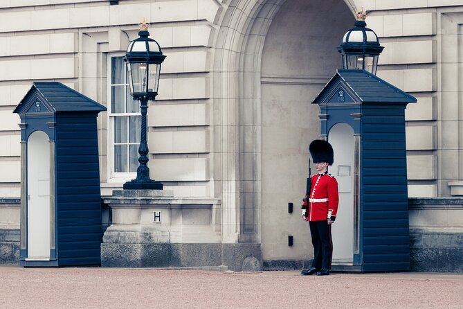 Buckingham Palace, St James Palace & Tea at Kensington Palace - Royal Albert Hall and the Albert Memorial: ceremonial London in full view