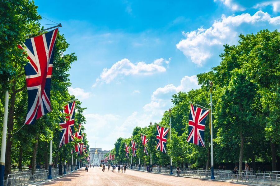 Buckingham Palace & Windsor Castle: Full-Day Tour - Changing of the Guard moments and palace rules