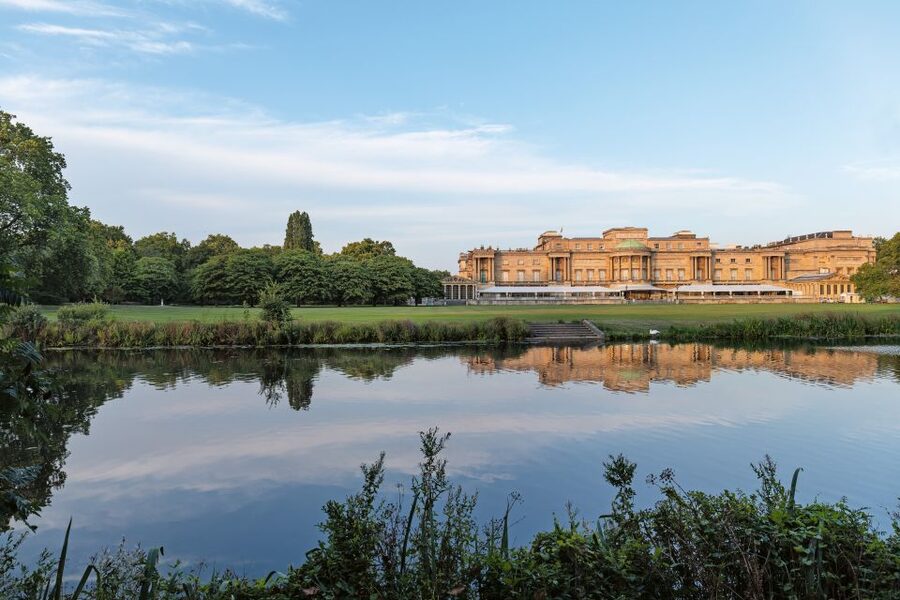 Buckingham Palace & Windsor Castle: Full-Day Tour - Windsor Town first: what the setting gives you