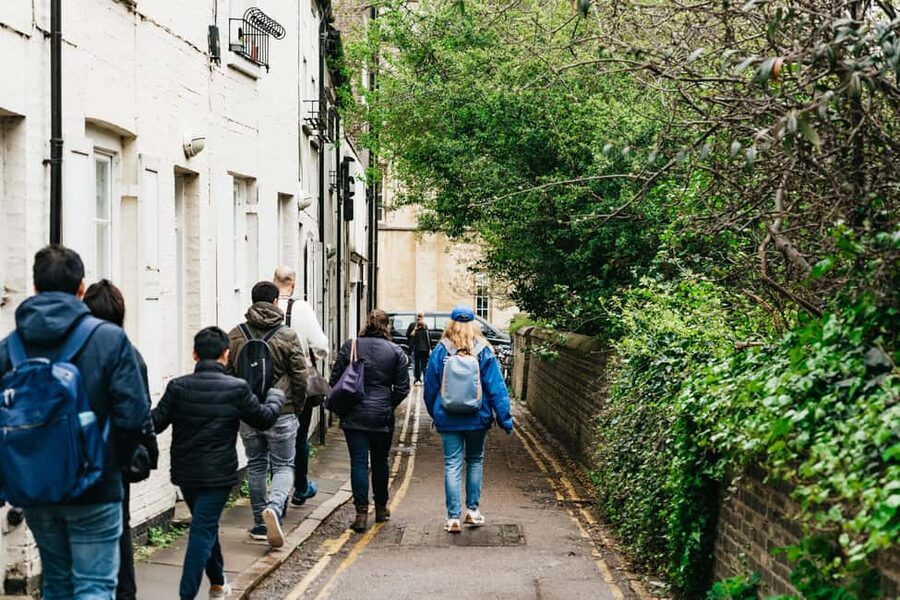 Cambridge: Alumni-Led Walking Tour w/ King's College Option - Pacing, timing, and what to wear for a Cambridge walking loop