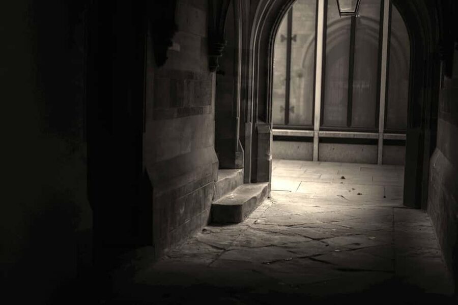 Cambridge: Ghost Tour Led by University Alumni Guide - Cambridge Under a Different Light, One Hour at a Time