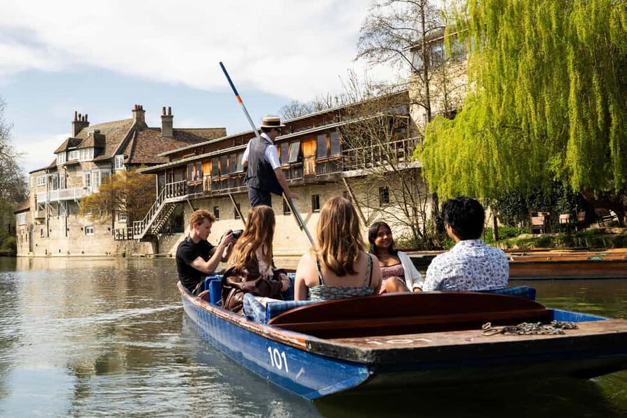 Cambridge: Punting Tour on the River Cam - Mathematical Bridge to King’s College: The First “Wait, Look at That” Stretch