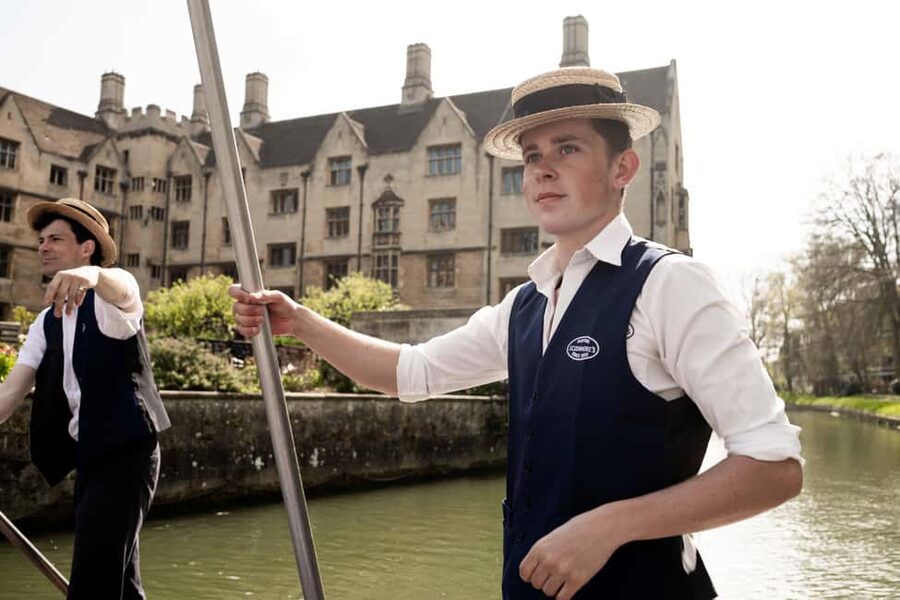Cambridge: Punting Tour on the River Cam - Clare Bridge and the Wren Library: When the River Gets Personal