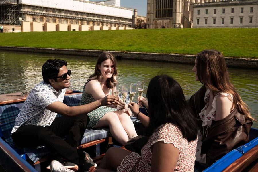 Cambridge: Punting Tour on the River Cam - The Guide Experience: Why Charlie, Ben, and Tom Show Up in My Mind