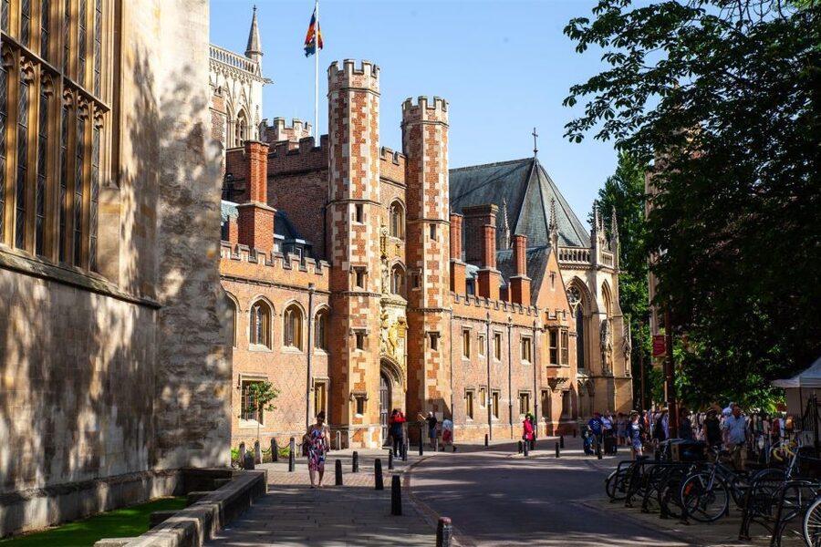 Cambridge: University Alumni Tour with Kings College Option - Key things you will notice right away
