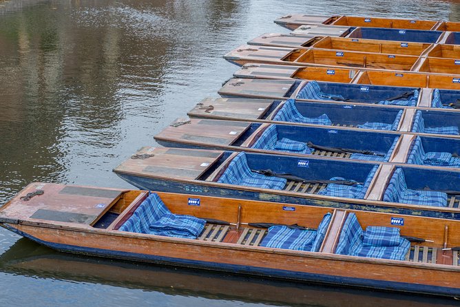 Cambridge University Colleges Guided Punting Tour - Pink Floyd Pub Legend, First Bridge, and That Classic River Cam View