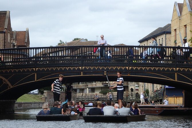 Cambridge University Colleges Guided Punting Tour - Queen Victoria’s Favorite Bridge and the Royal Whispers Along the Cam