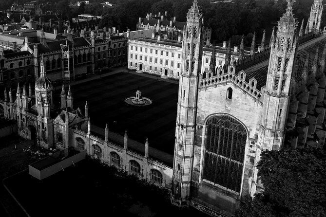 Cambridge University Ghost Tour by Alumni™ - Stop-by-stop: Clare College, the Market Square, and the haunted bookshop