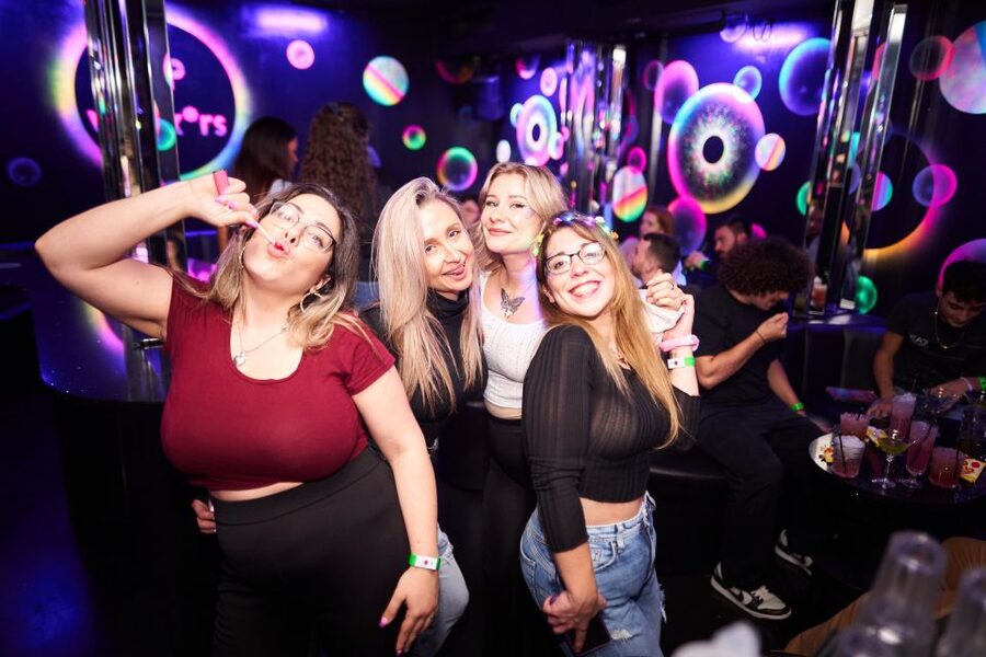Camden Pub Crawl & Bar Tour London - Free shots, discounted drinks, and how the value adds up