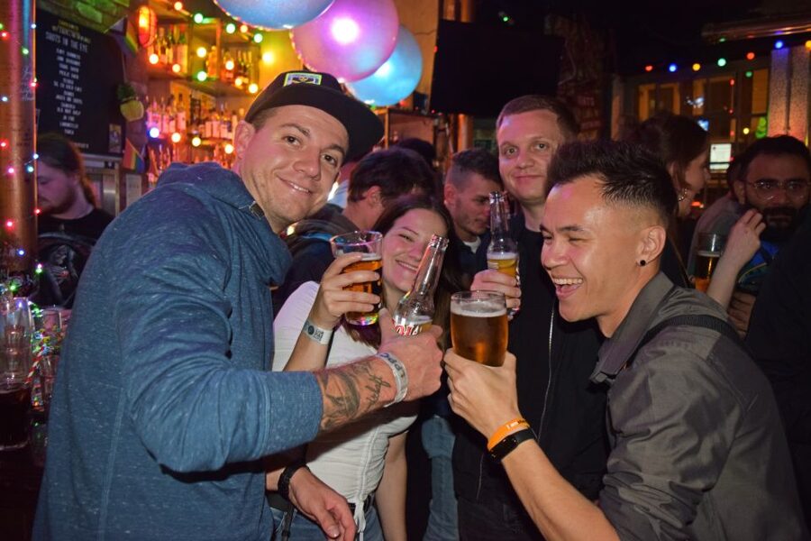 Camden Pub Crawl & Bar Tour London - Weeknight energy: pubs, bars, and activities you might catch