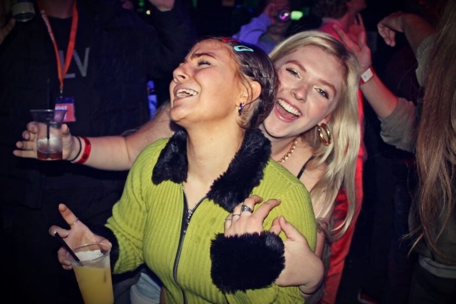 Camden Pub Crawl & Bar Tour London - Weekend upgrades: finishing at a club until 3:00 AM