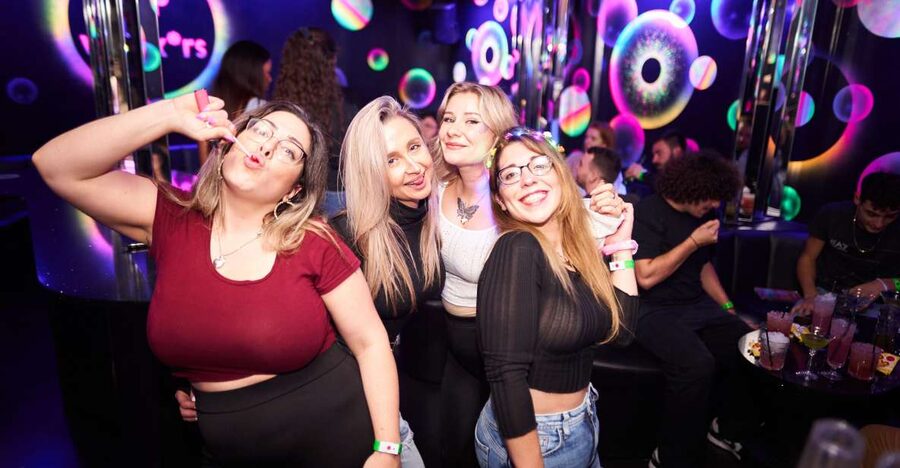 Camden Pub Crawl & Bar Tour London - Starting at Belushi’s Camden, and finding your host fast