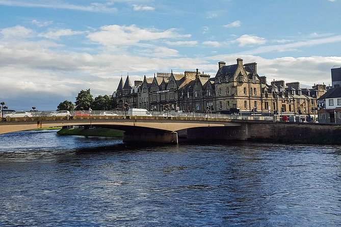 Cawdor Castle, Inverness, Culloden, Outlander and Loch Ness Tour - Cawdor Castle: lived-in drama, gardens, and language-friendly audio