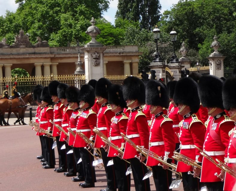 Changing of the Guard Experience in London - Buckingham Palace and St. James Park photo stops that don’t waste your time