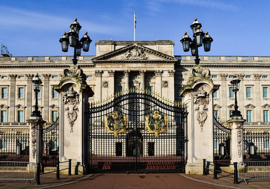 Changing of the Guard Experience in London - Westminster Abbey area stop and why the views are worth it