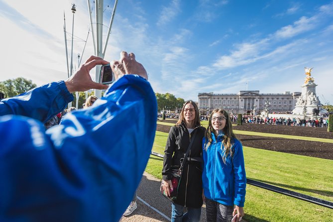 Changing of the Guard Guided Walking Tour in London - Where you meet, where you end, and how to not miss your moment