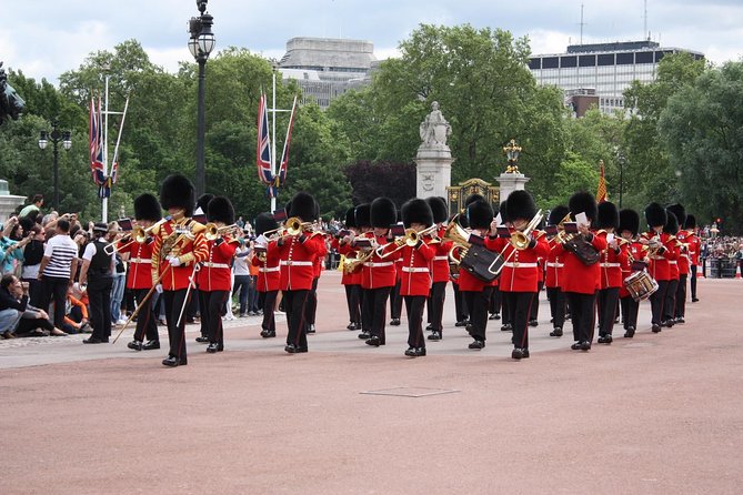 Changing of the Guard Guided Walking Tour Semi-Private 12ppl Max - Horse Guards Parade at Whitehall: where positioning makes the day