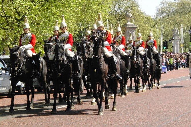 Changing of the Guard Guided Walking Tour Semi-Private 12ppl Max - Logistics you should actually plan for (not stress about)