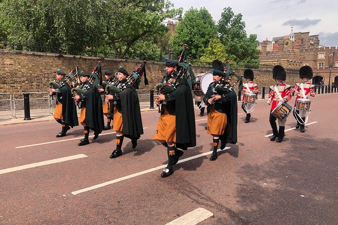 Changing of the Guard Walking Tour - Why the Guides Matter More Than You Think